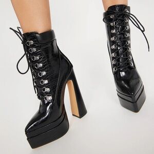 Sold out fashion nova nwb platform chunky heel bootie size 10